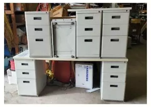 Desk and 4 extra File Cabinets